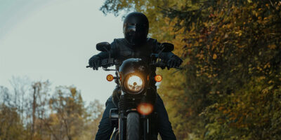 What not to wear when riding a motorcycle?